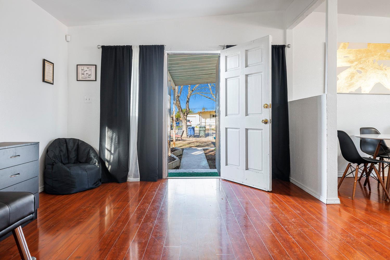 209 W Eden Ave, Fresno, CA 93706