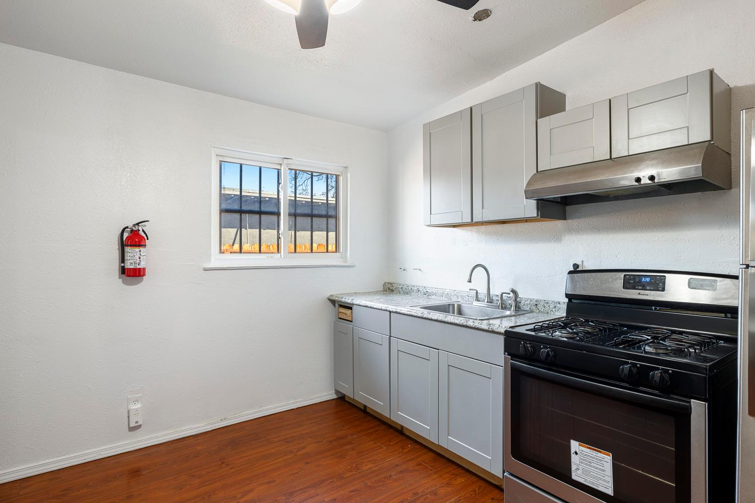 209 W Eden Ave, Fresno, CA 93706