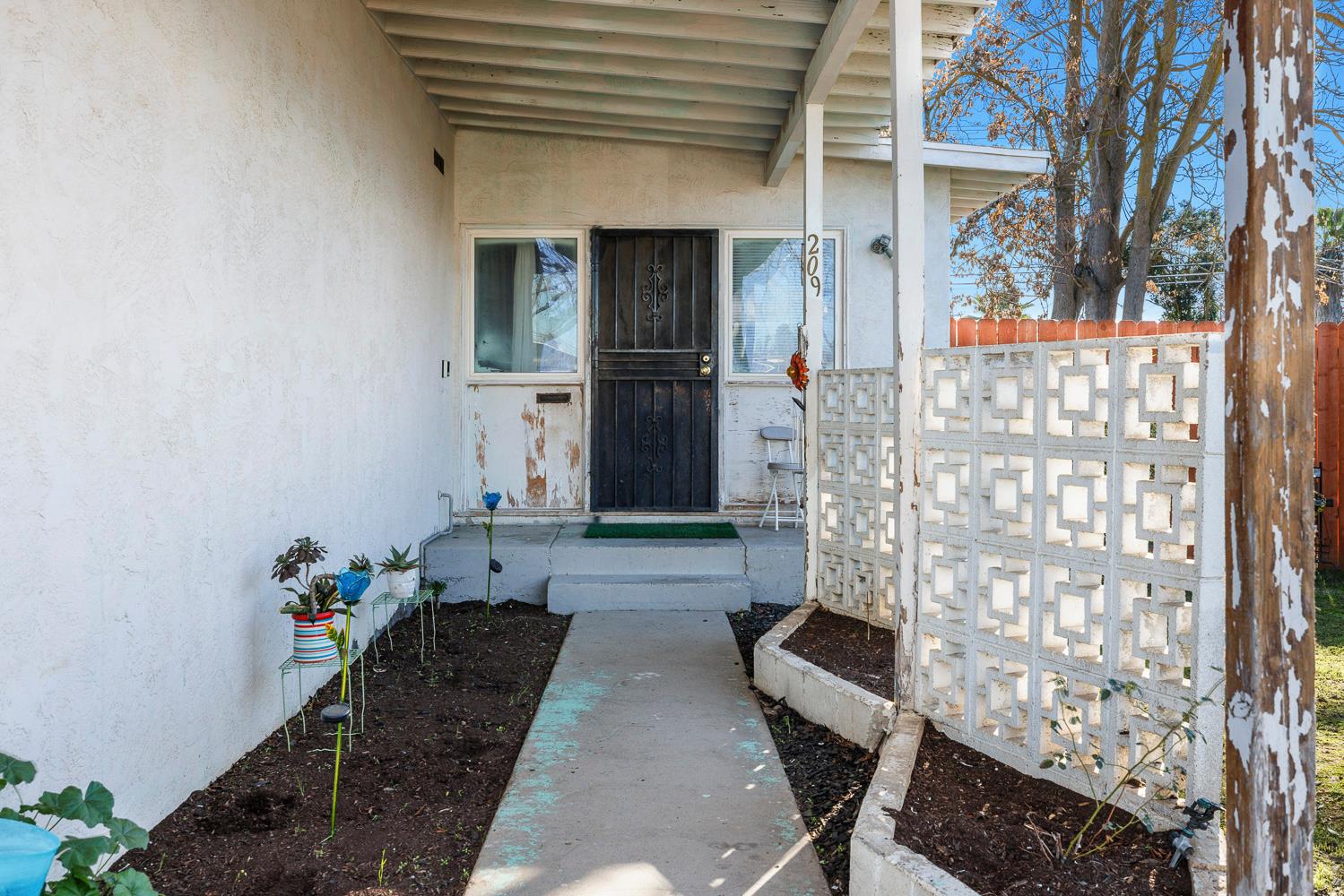 209 W Eden Ave, Fresno, CA 93706