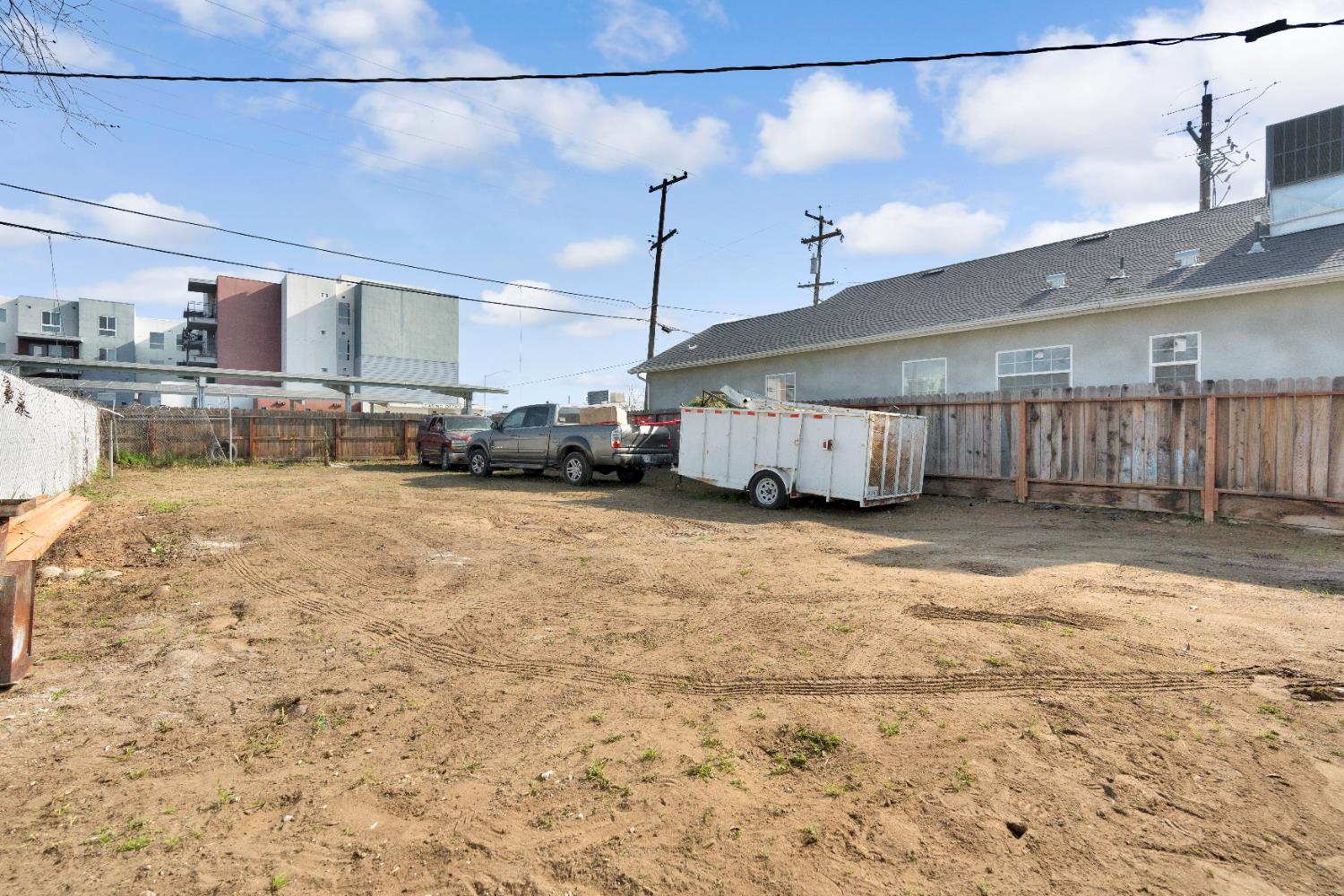 1508 N Calaveras Ave, Fresno, CA 93728