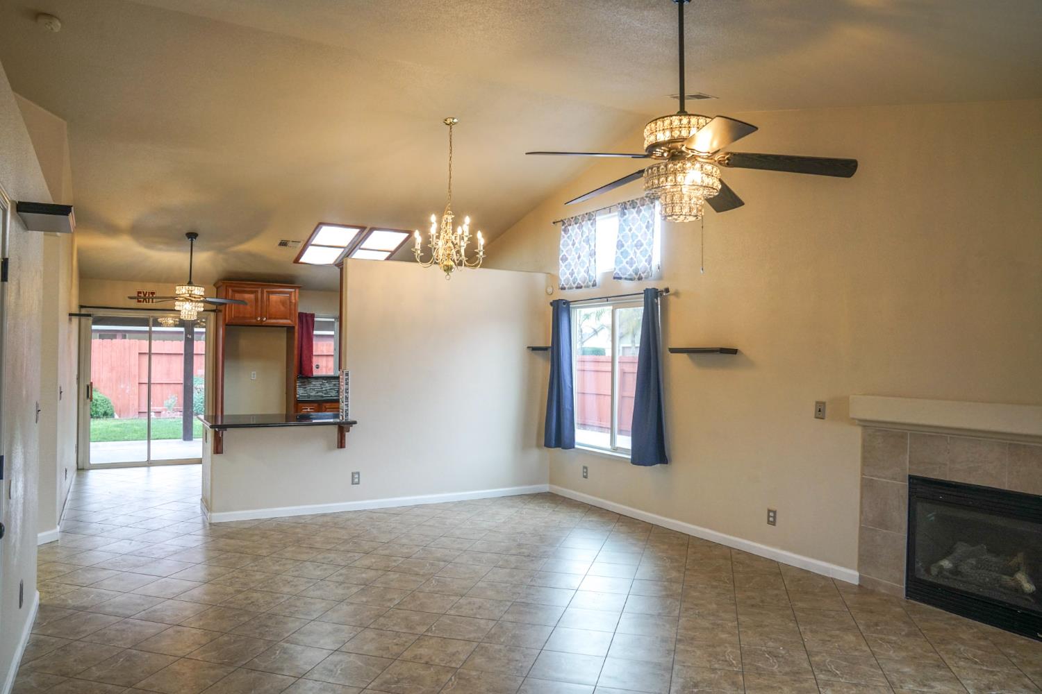 5543 E Byrd Ave, Fresno, CA 93727