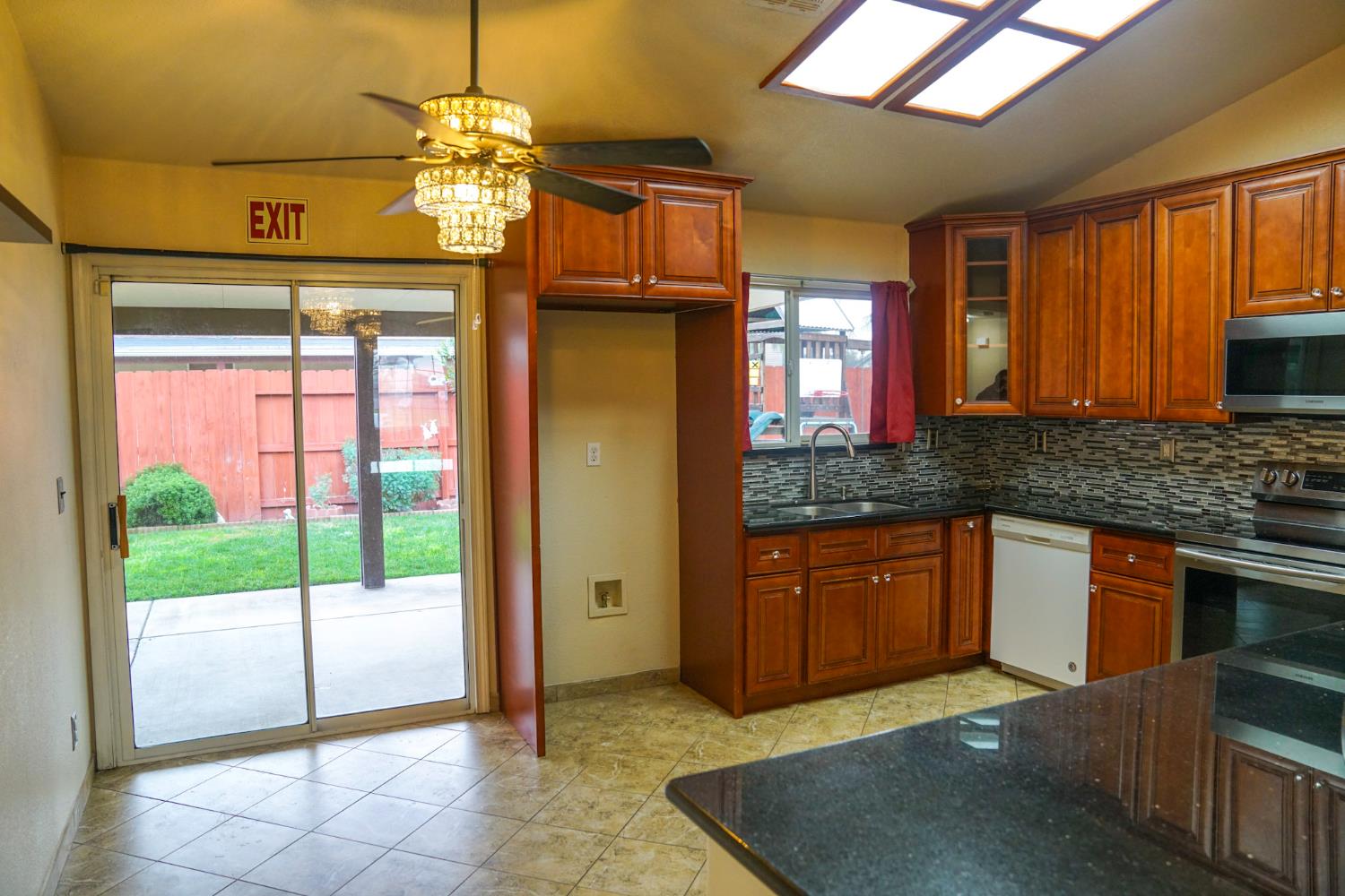 5543 E Byrd Ave, Fresno, CA 93727