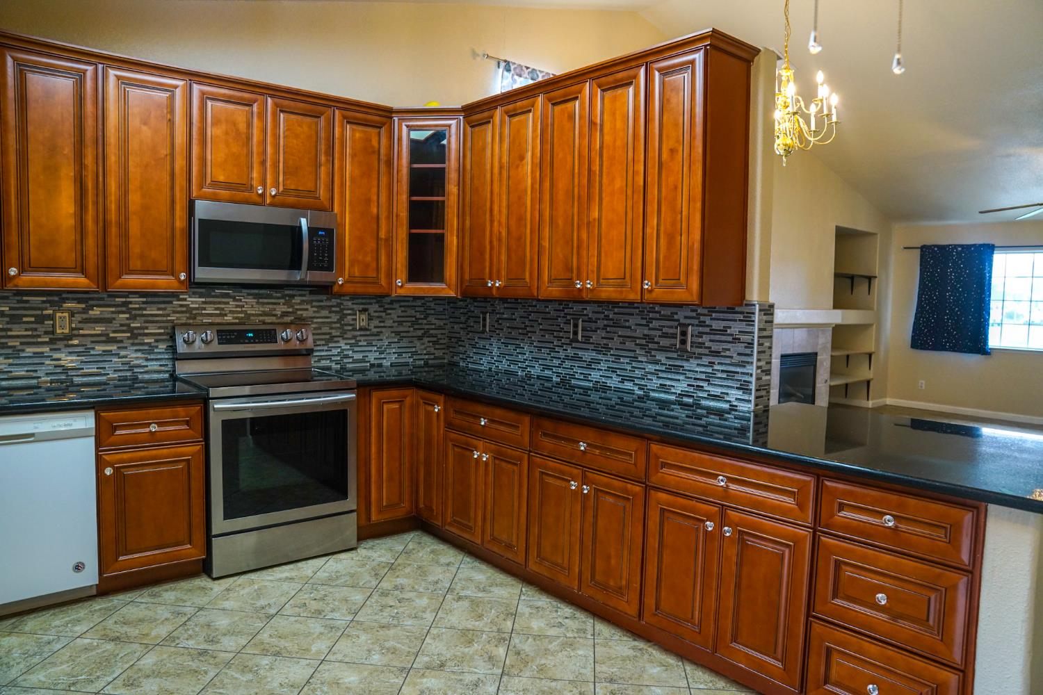 5543 E Byrd Ave, Fresno, CA 93727