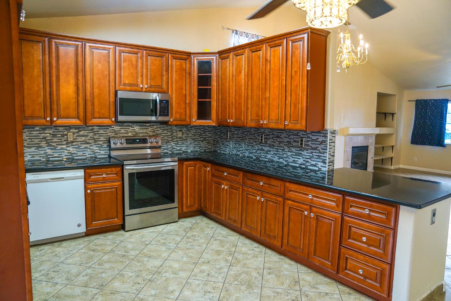 5543 E Byrd Ave, Fresno, CA 93727