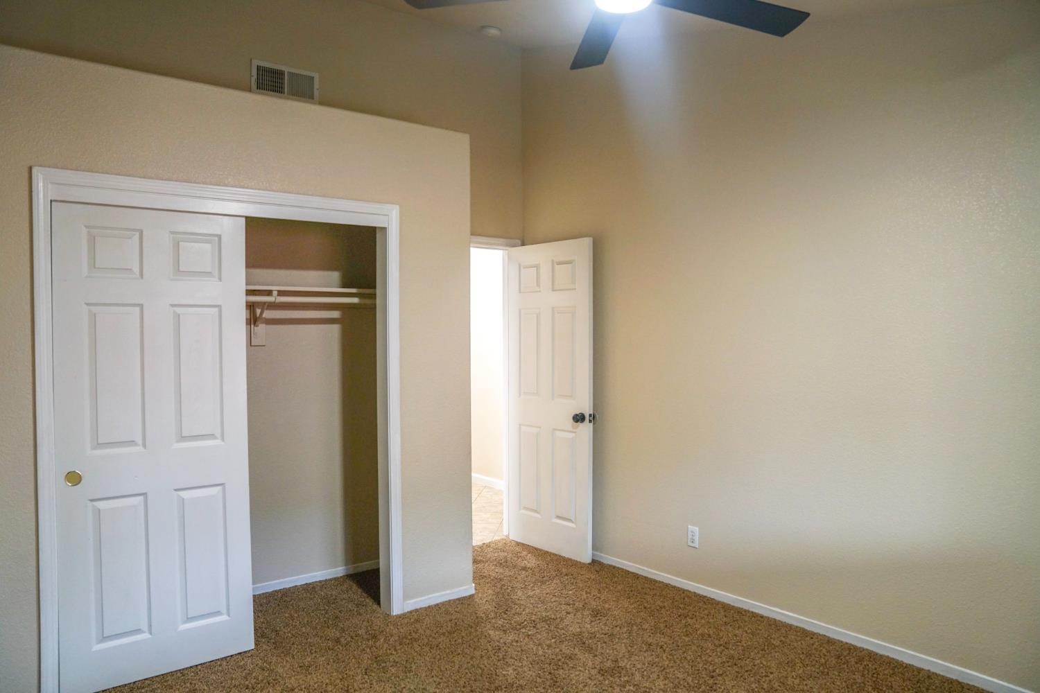 5543 E Byrd Ave, Fresno, CA 93727