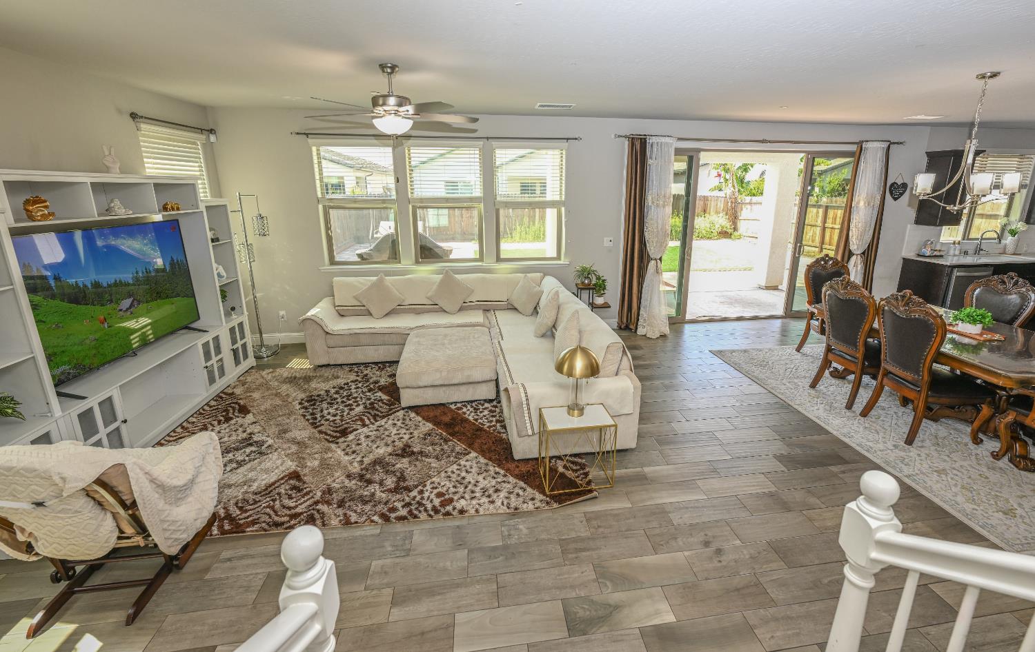 2833 N Armstrong Ave, Fresno, CA 93727