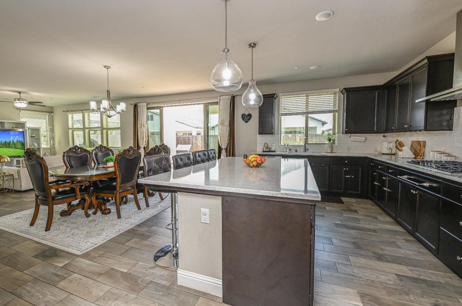 2833 N Armstrong Ave, Fresno, CA 93727