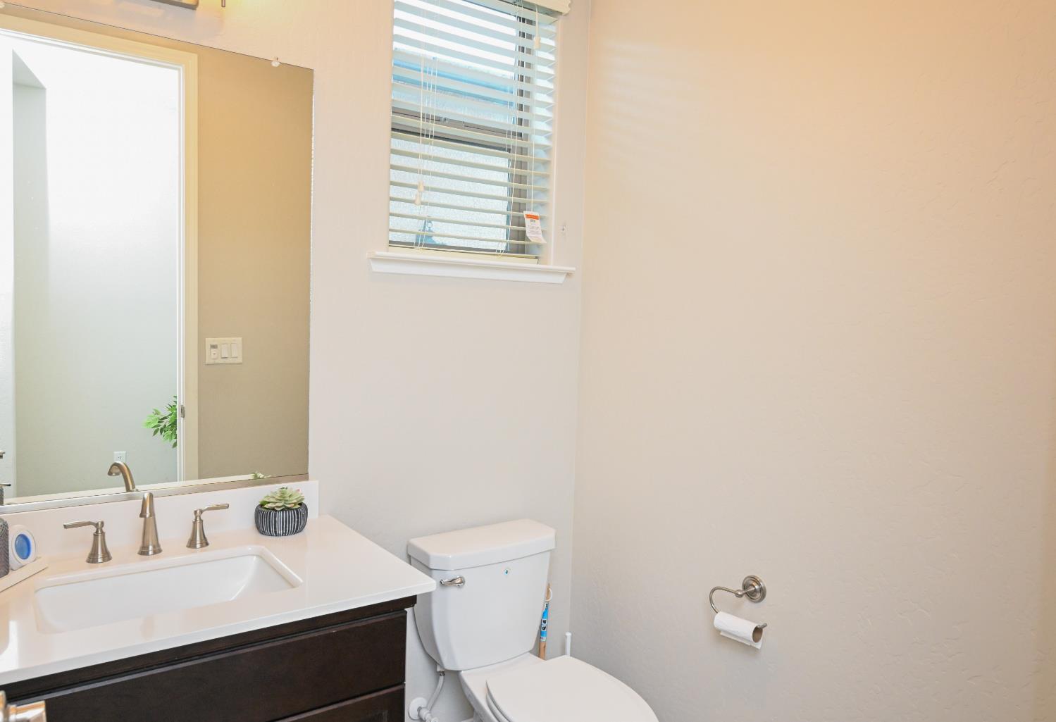 2833 N Armstrong Ave, Fresno, CA 93727