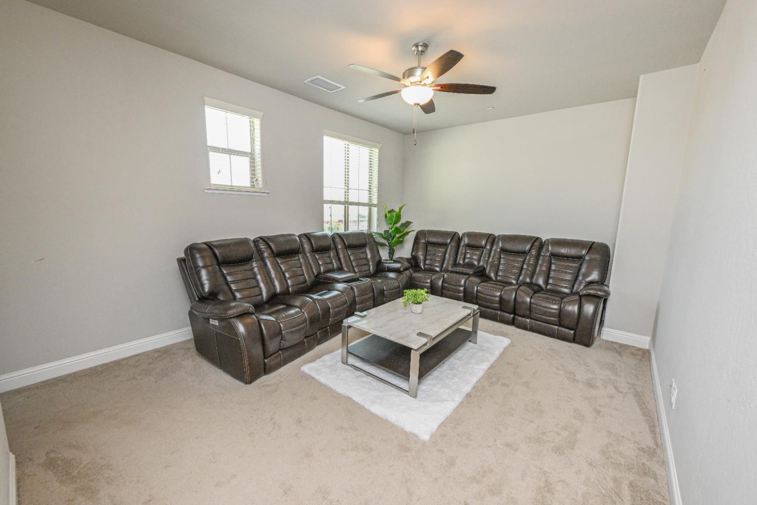 2833 N Armstrong Ave, Fresno, CA 93727