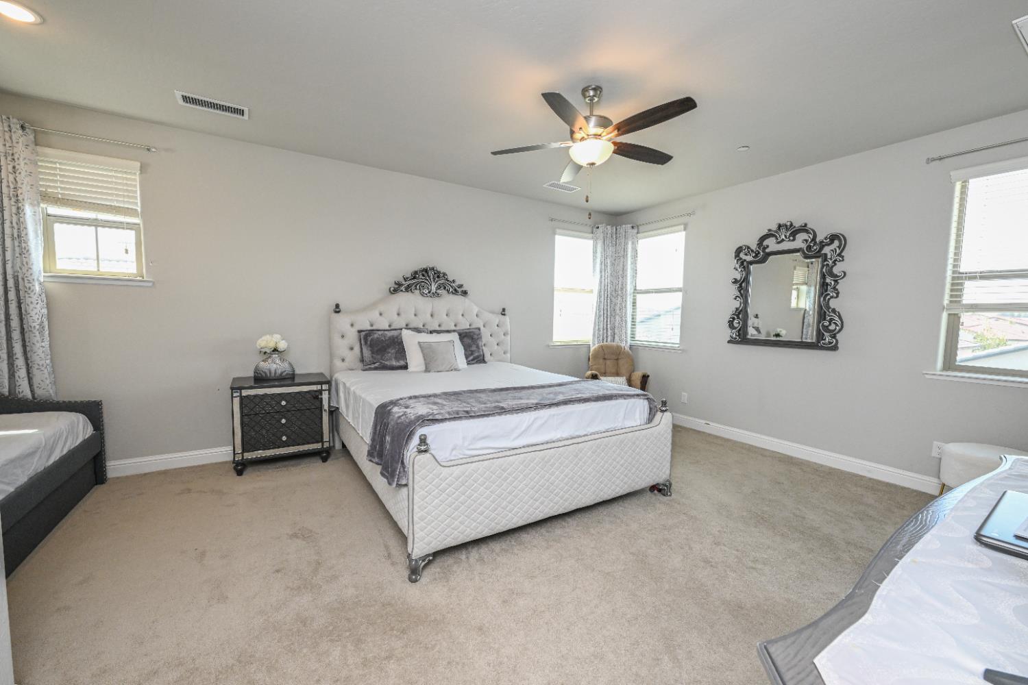 2833 N Armstrong Ave, Fresno, CA 93727