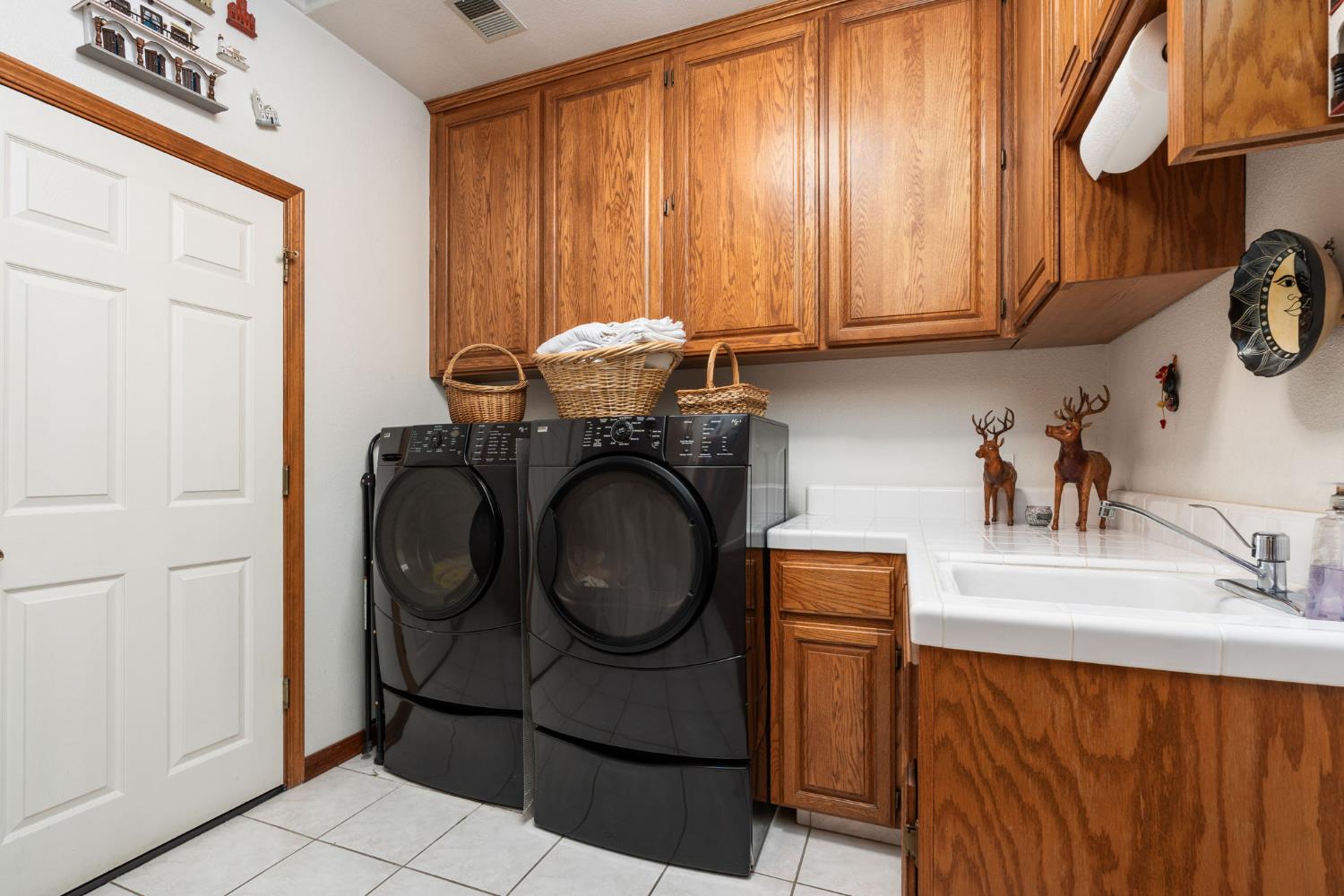 7207 E Bremer Ave, Fresno, CA 93737