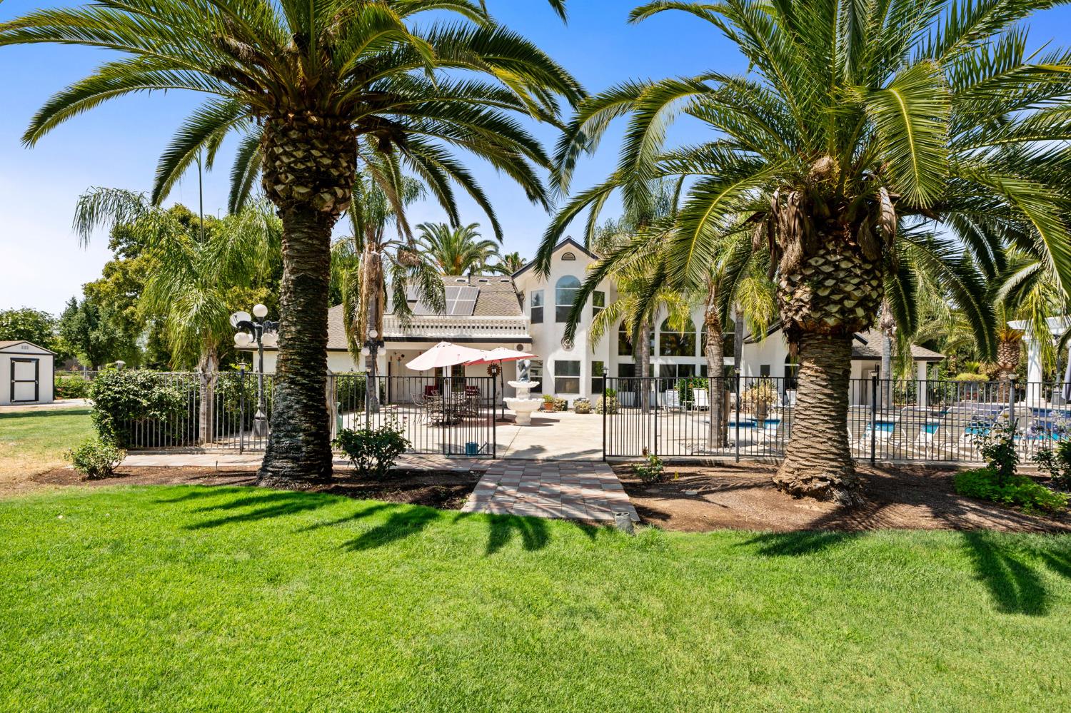 7207 E Bremer Ave, Fresno, CA 93737