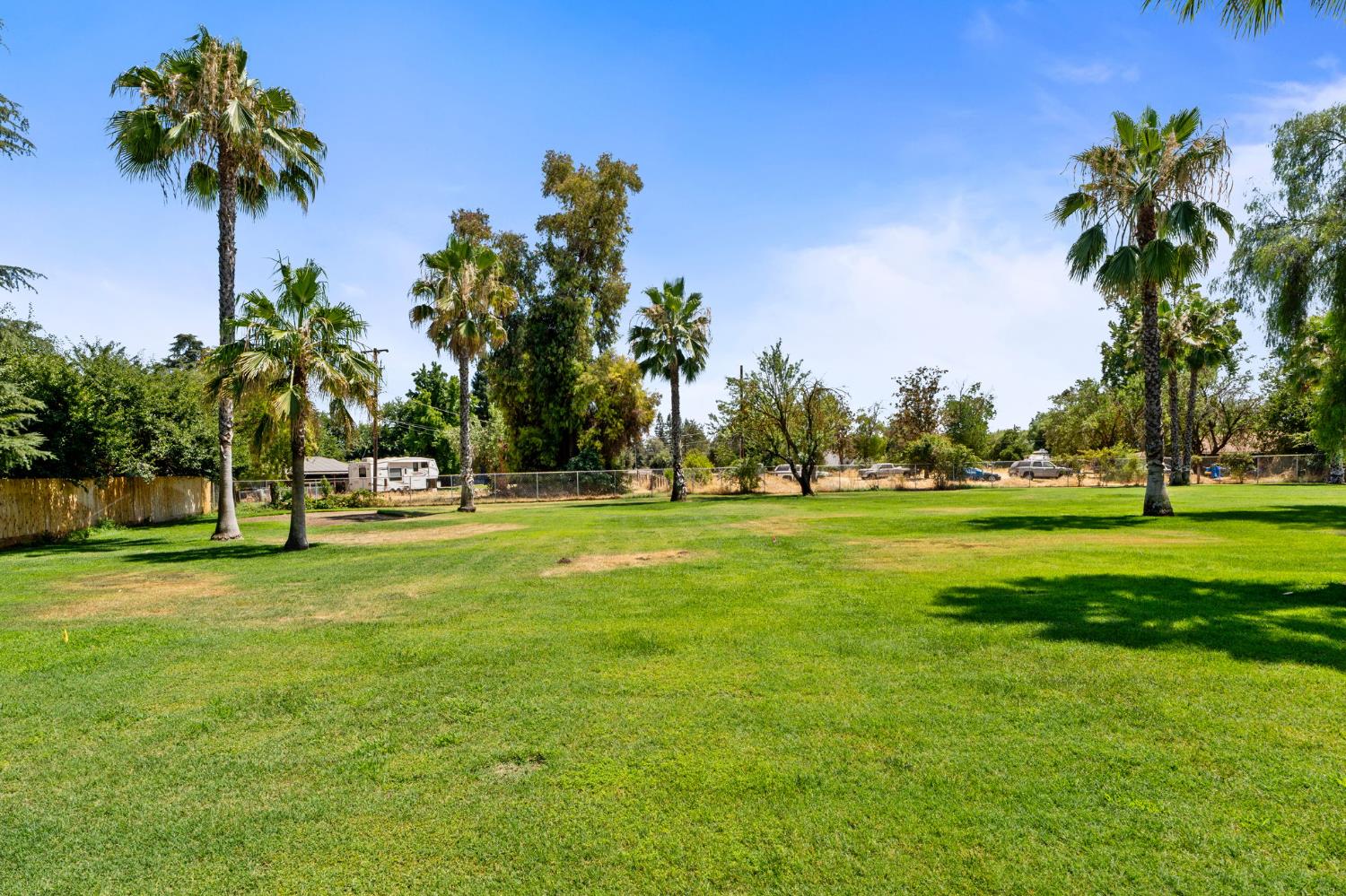 7207 E Bremer Ave, Fresno, CA 93737