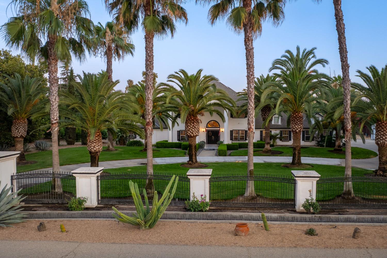 7207 E Bremer Ave, Fresno, CA 93737