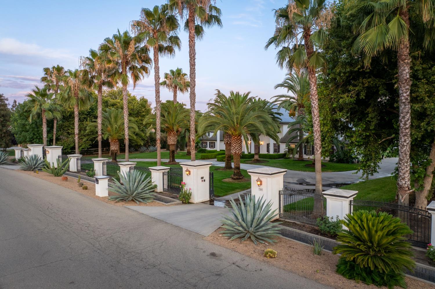 7207 E Bremer Ave, Fresno, CA 93737