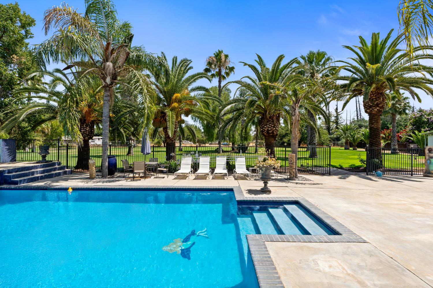 7207 E Bremer Ave, Fresno, CA 93737