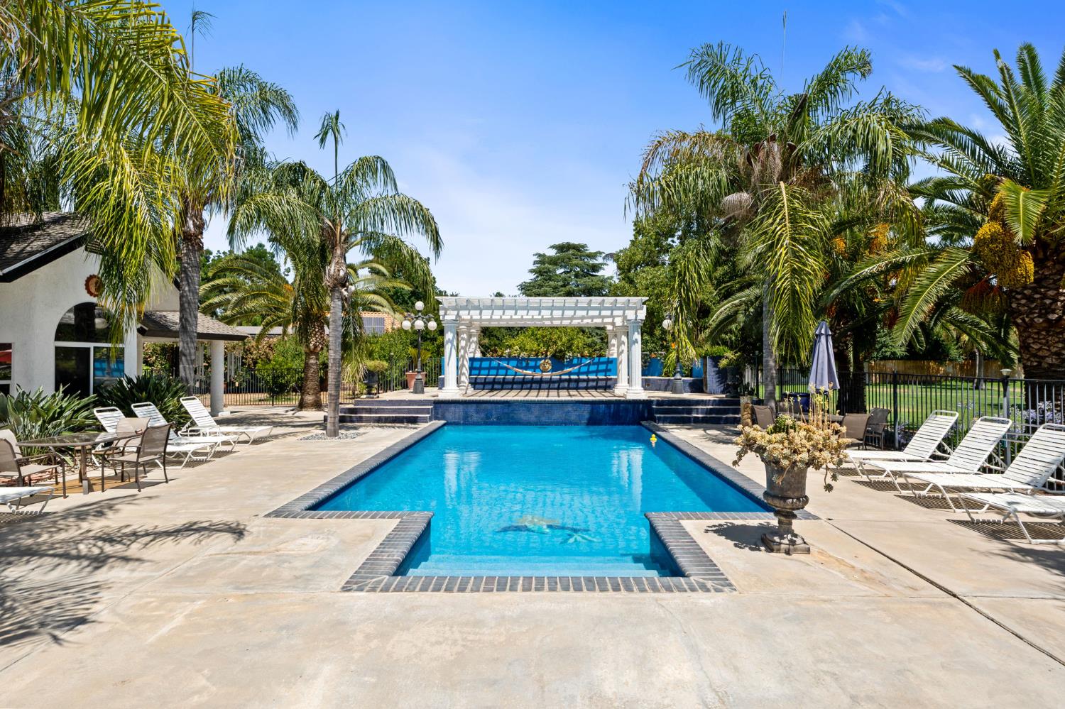 7207 E Bremer Ave, Fresno, CA 93737