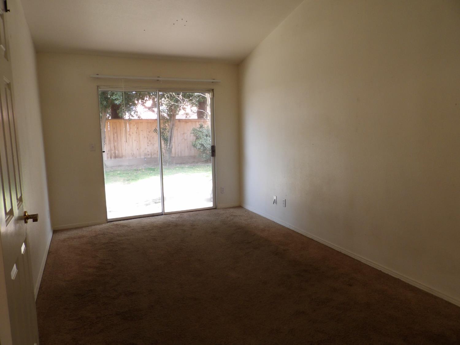 9264 N Concord Dr, Fresno, CA 93720