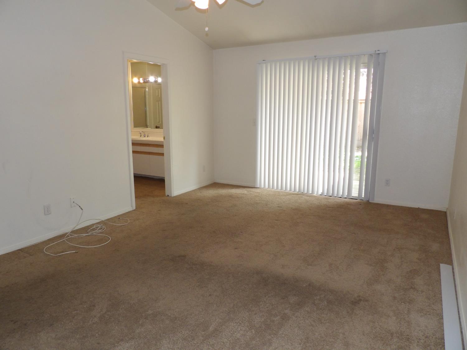 9264 N Concord Dr, Fresno, CA 93720