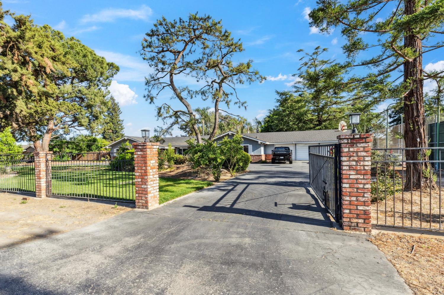 4341 W Dakota Ave, Fresno, CA 93722