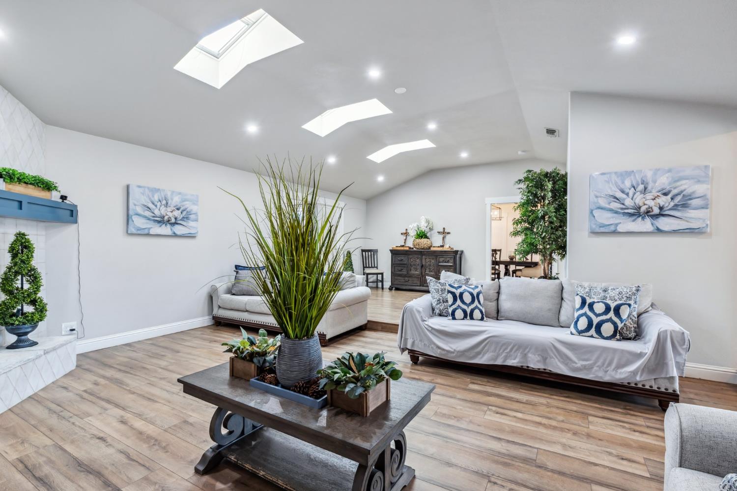 4341 W Dakota Ave, Fresno, CA 93722