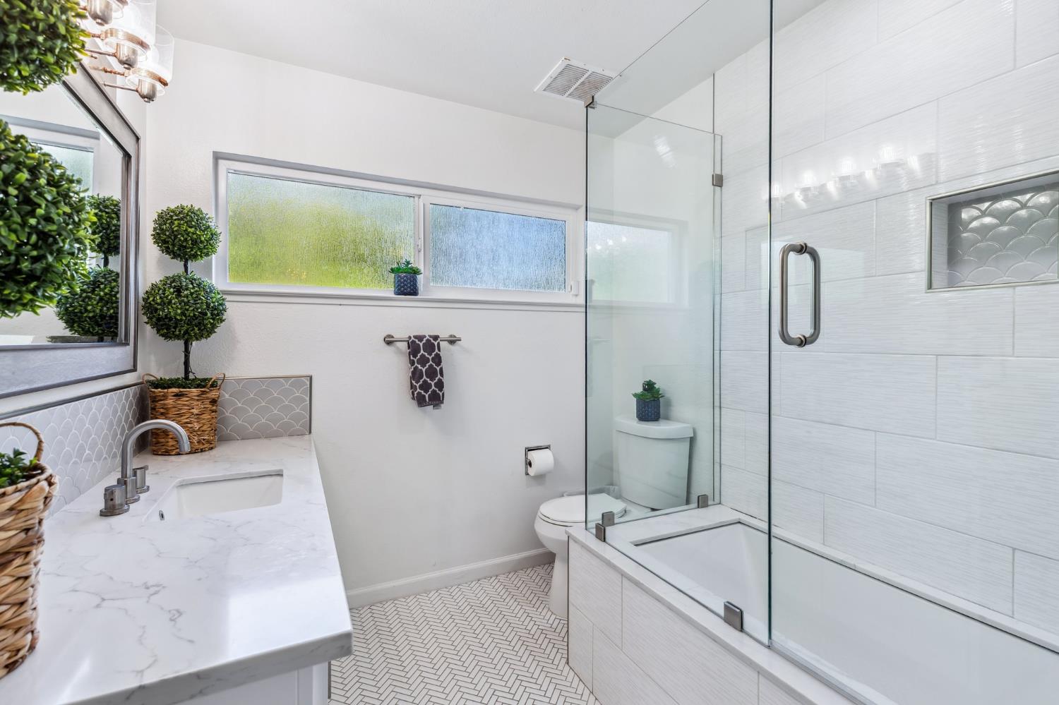 4341 W Dakota Ave, Fresno, CA 93722