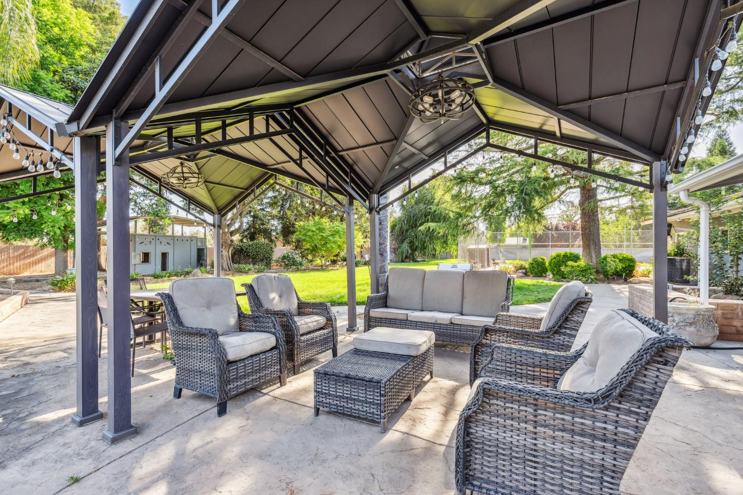 4341 W Dakota Ave, Fresno, CA 93722