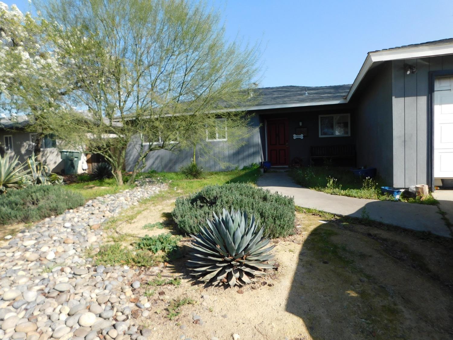 3762 N Claremont Ave N, Fresno, CA 93727