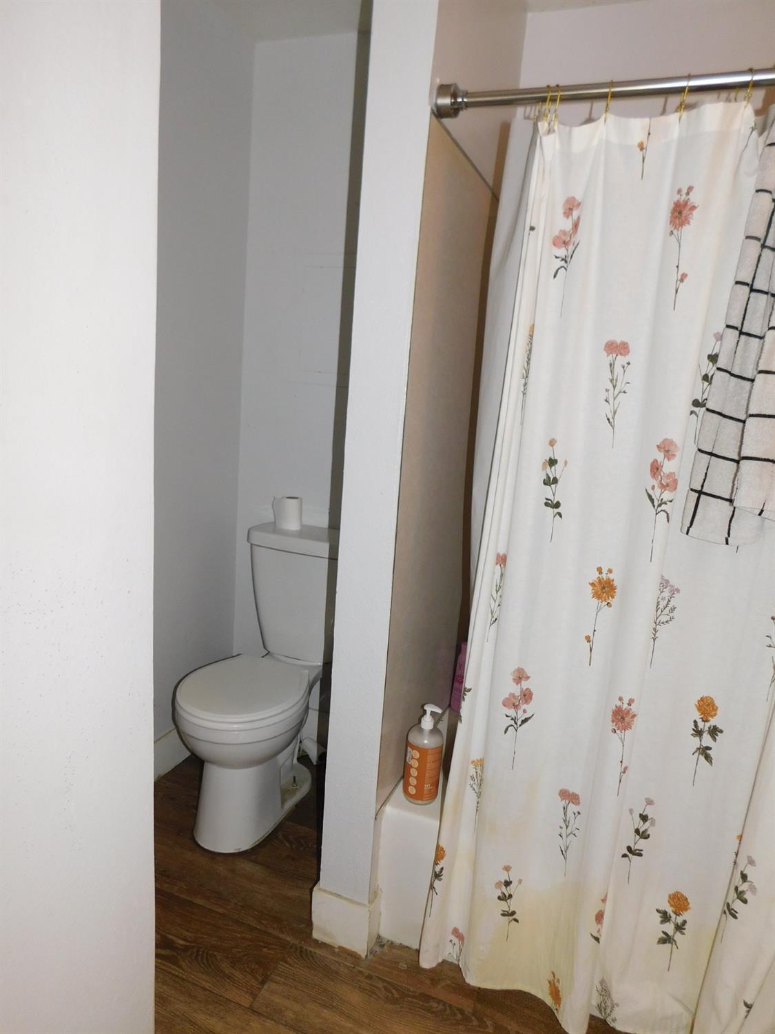 3762 N Claremont Ave N, Fresno, CA 93727