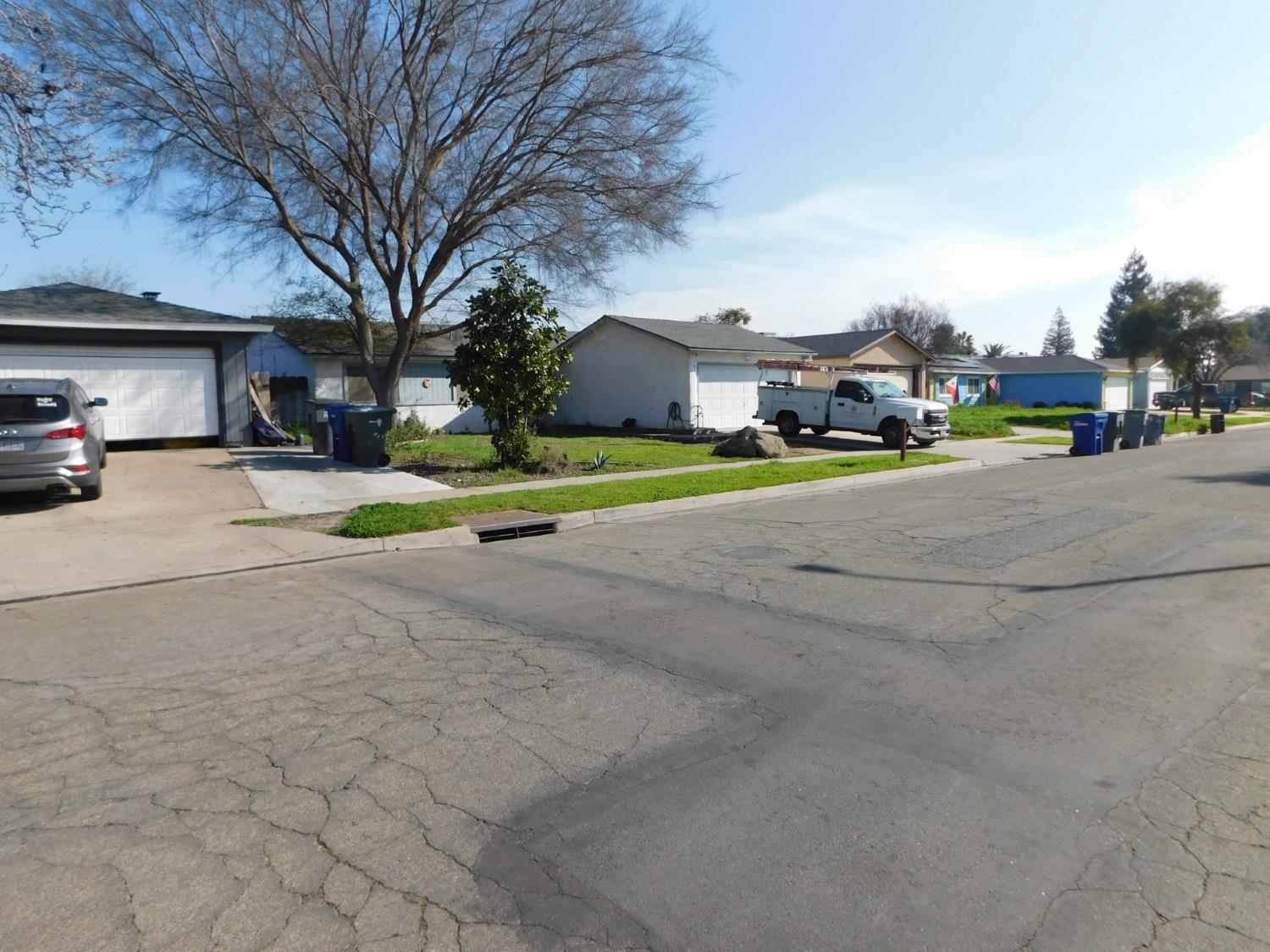 3762 N Claremont Ave N, Fresno, CA 93727