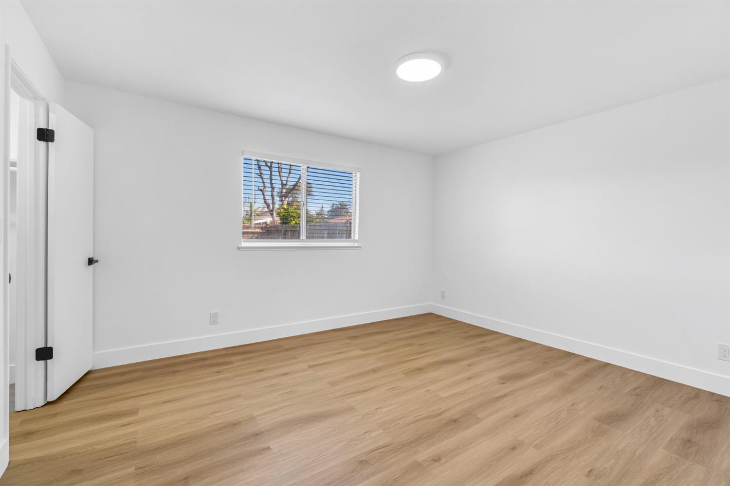 4376 W Cardiff Ave, Fresno, CA 93722