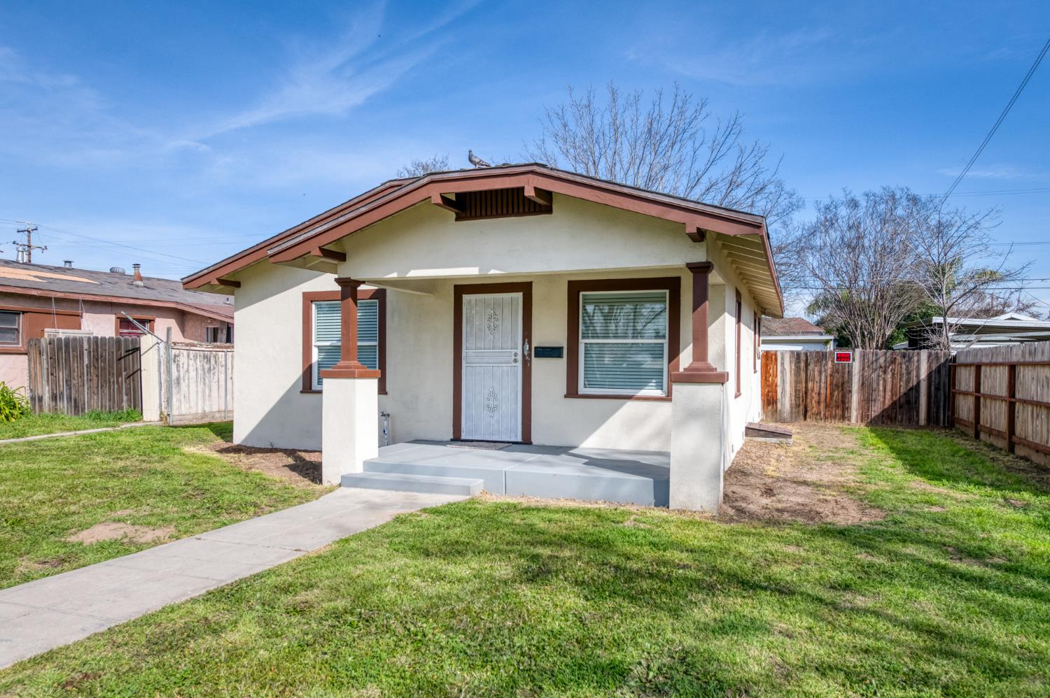 978 N Arthur Ave, Fresno, CA 93728