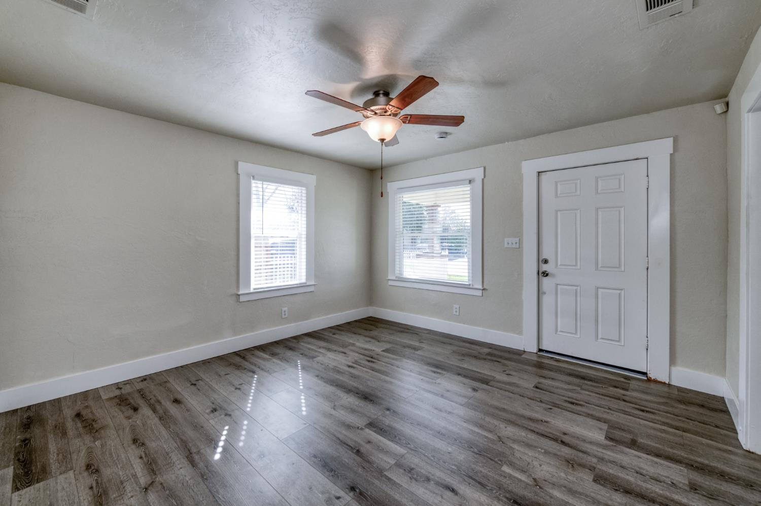 978 N Arthur Ave, Fresno, CA 93728