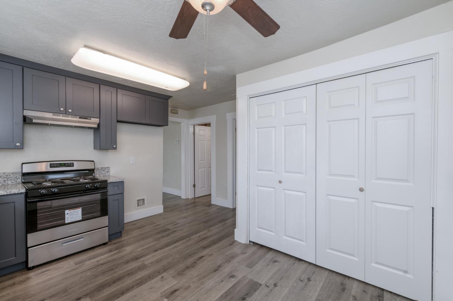 978 N Arthur Ave, Fresno, CA 93728