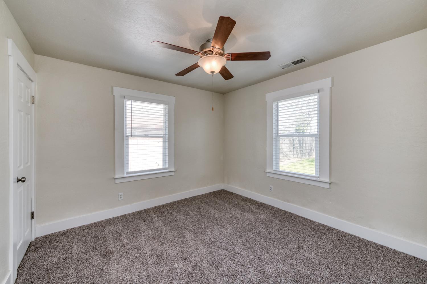 978 N Arthur Ave, Fresno, CA 93728