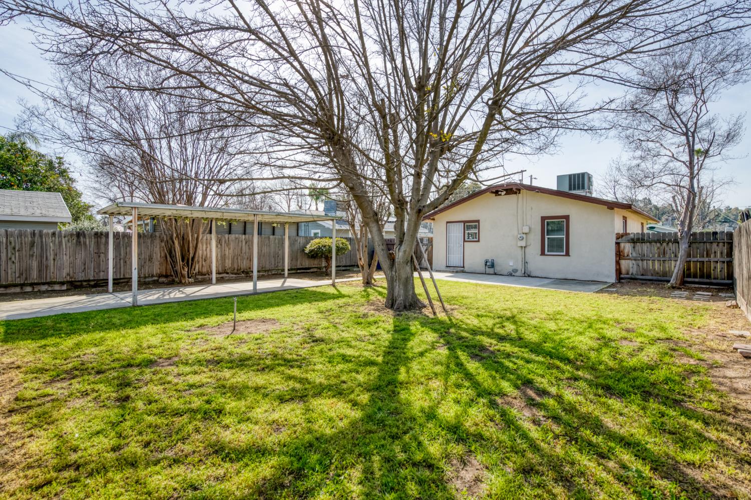 978 N Arthur Ave, Fresno, CA 93728