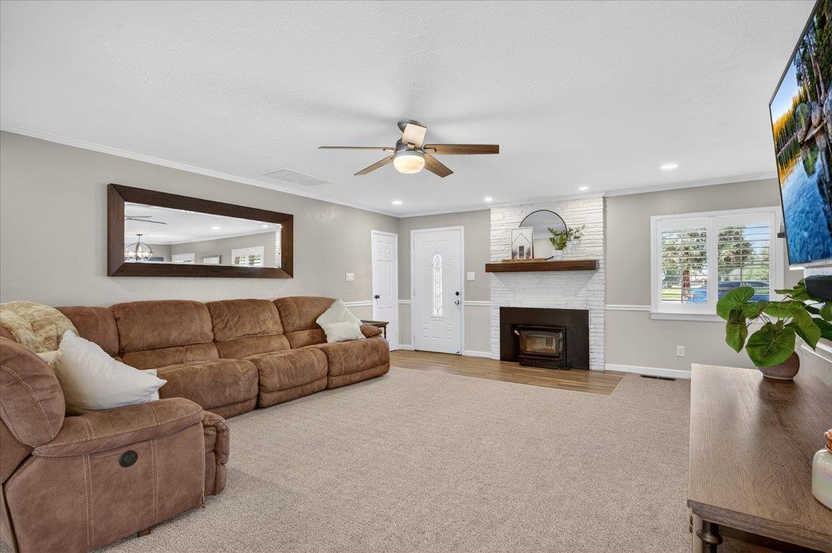 1544 N De Wolf Ave, Fresno, CA 93737