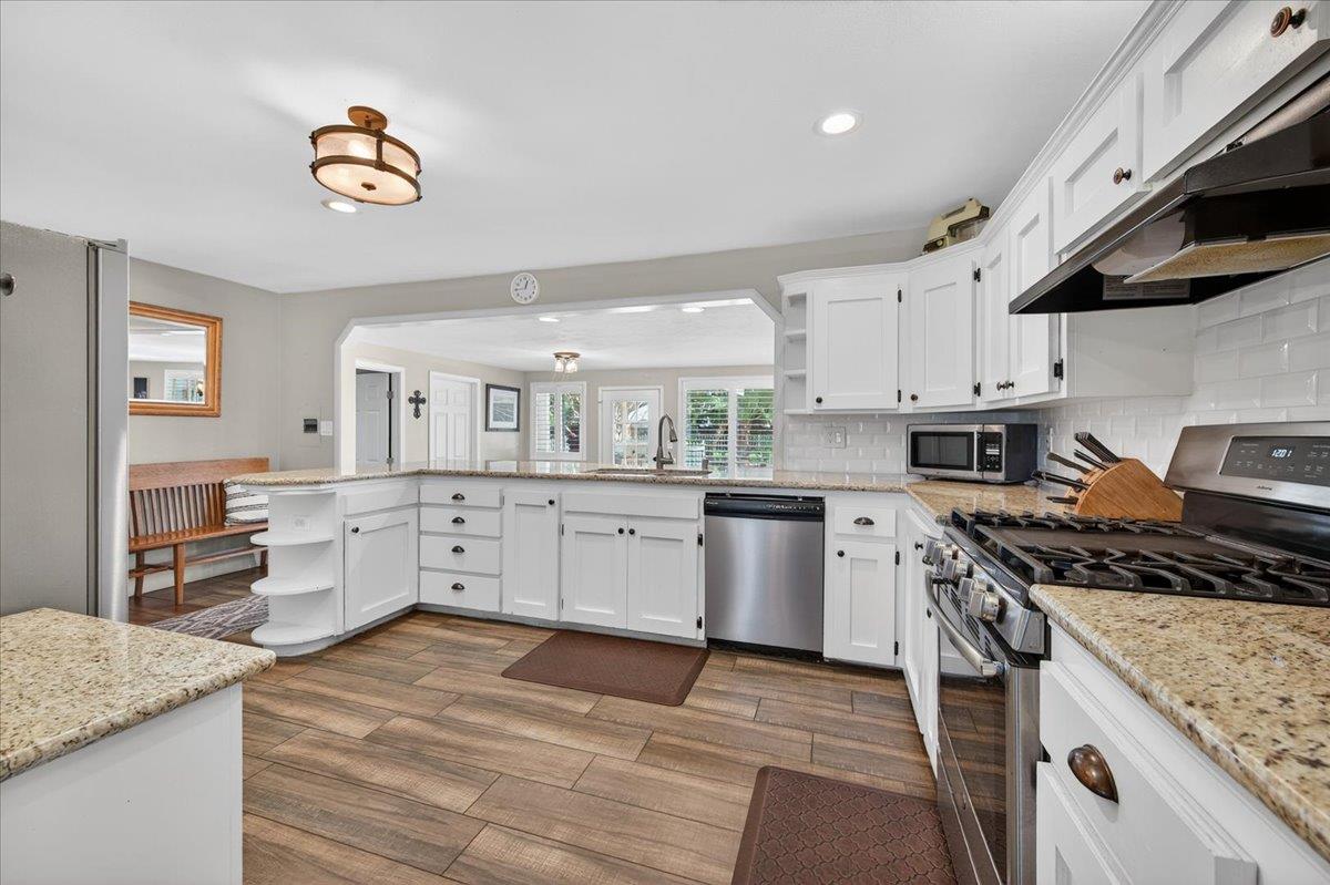 1544 N De Wolf Ave, Fresno, CA 93737