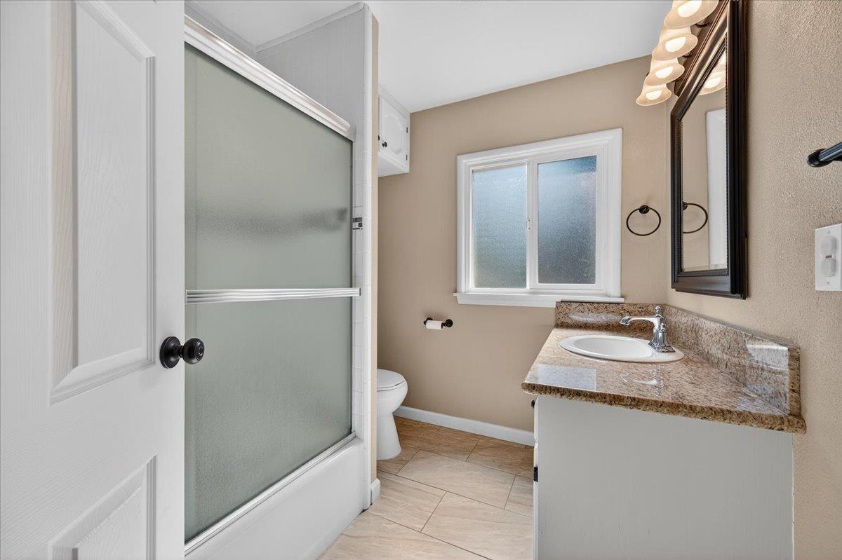 1544 N De Wolf Ave, Fresno, CA 93737