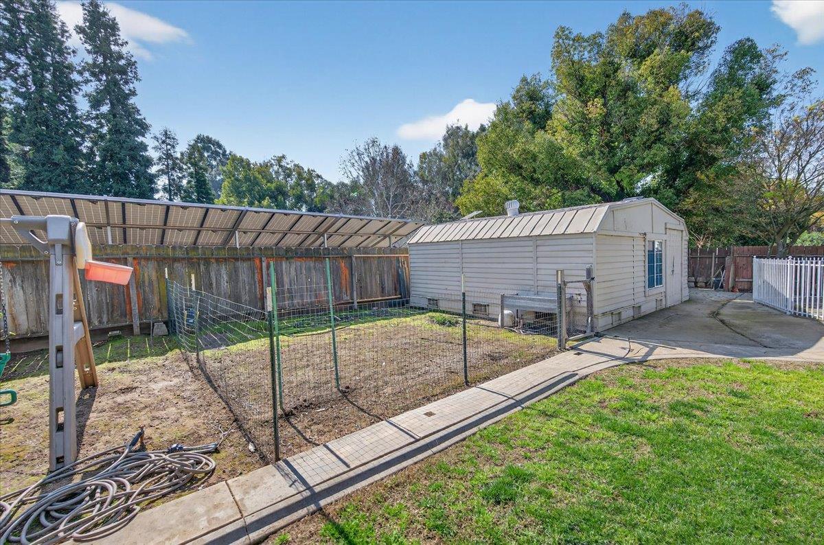 1544 N De Wolf Ave, Fresno, CA 93737