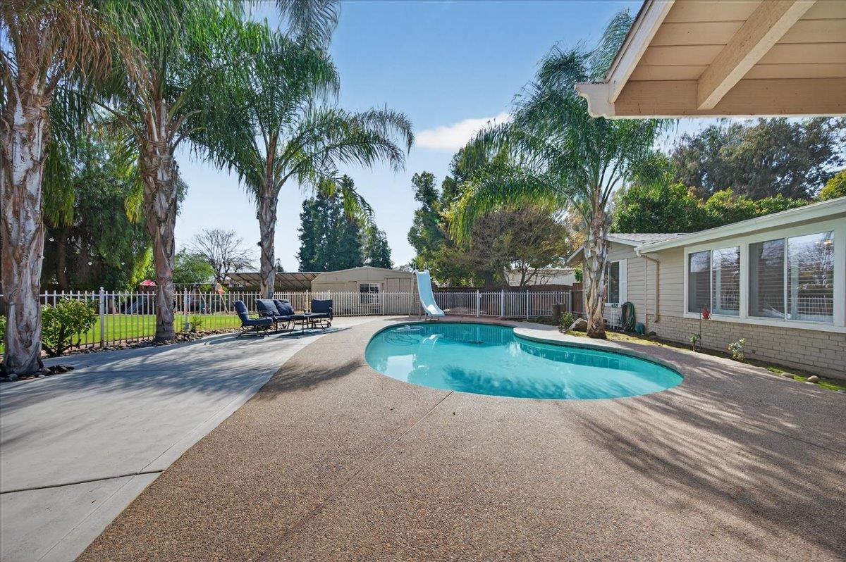 1544 N De Wolf Ave, Fresno, CA 93737