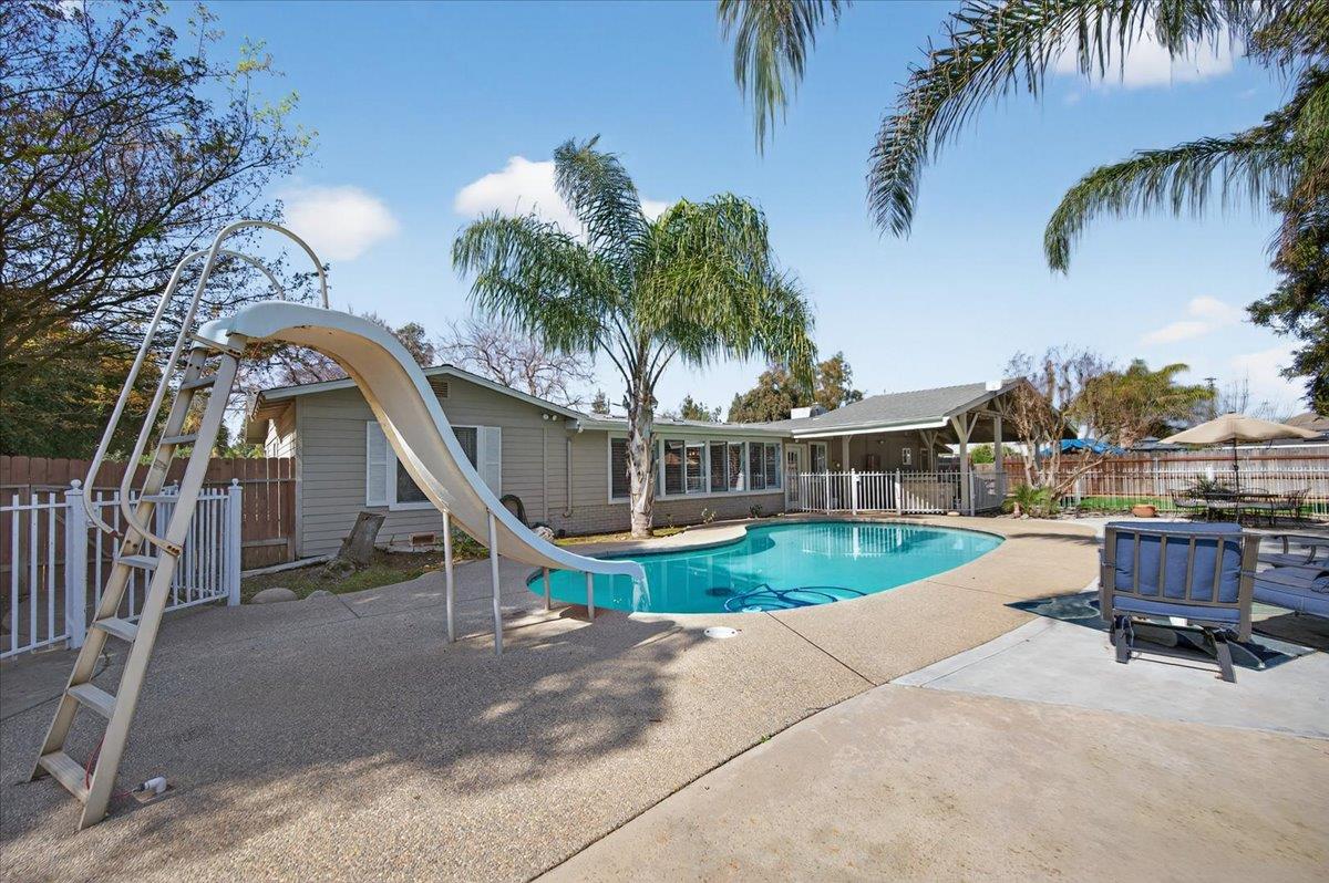 1544 N De Wolf Ave, Fresno, CA 93737