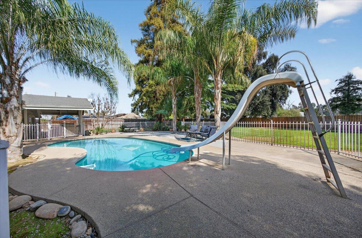 1544 N De Wolf Ave, Fresno, CA 93737