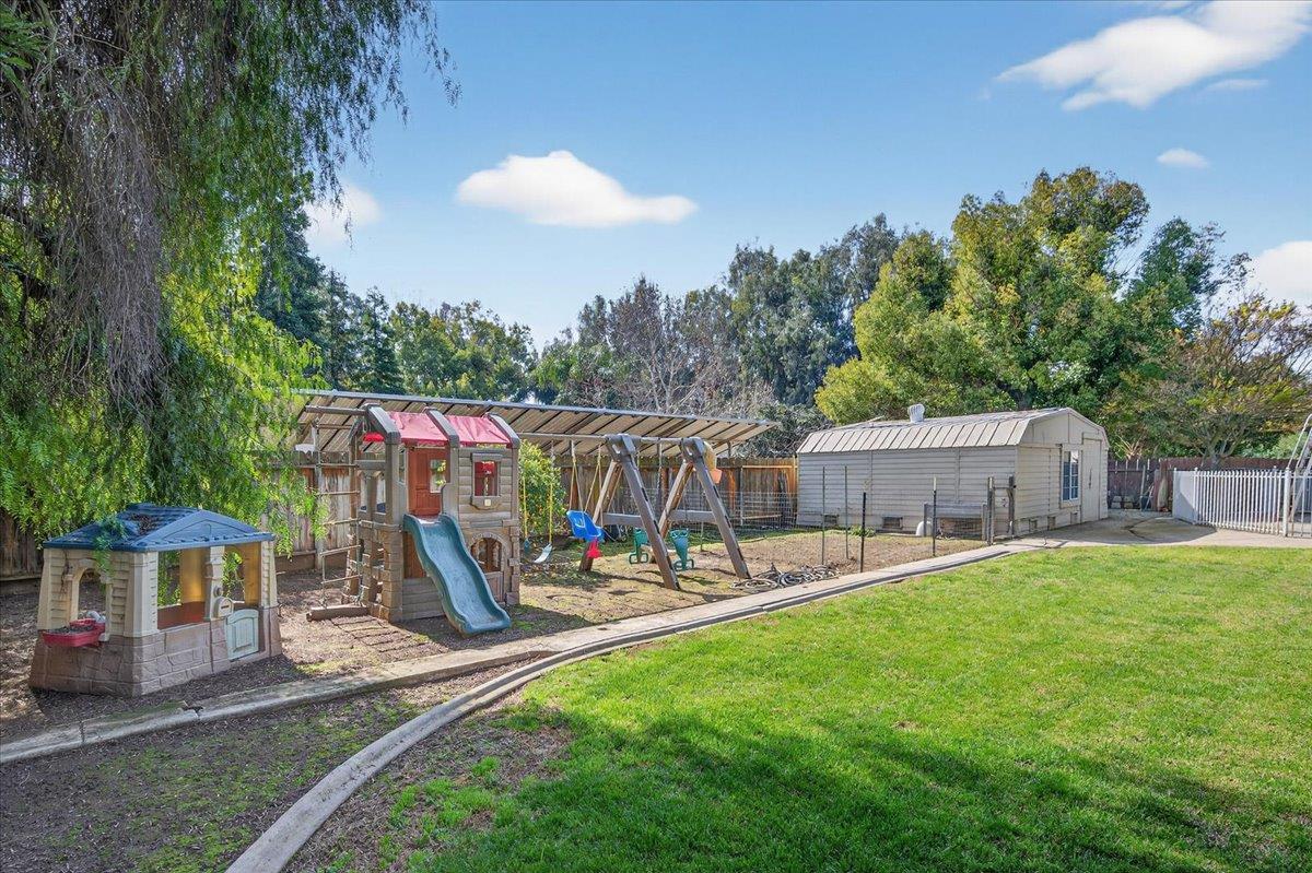 1544 N De Wolf Ave, Fresno, CA 93737