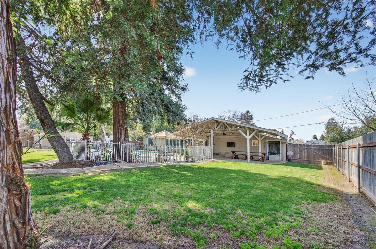 1544 N De Wolf Ave, Fresno, CA 93737