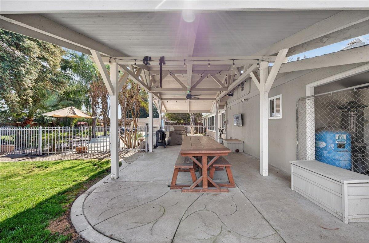 1544 N De Wolf Ave, Fresno, CA 93737