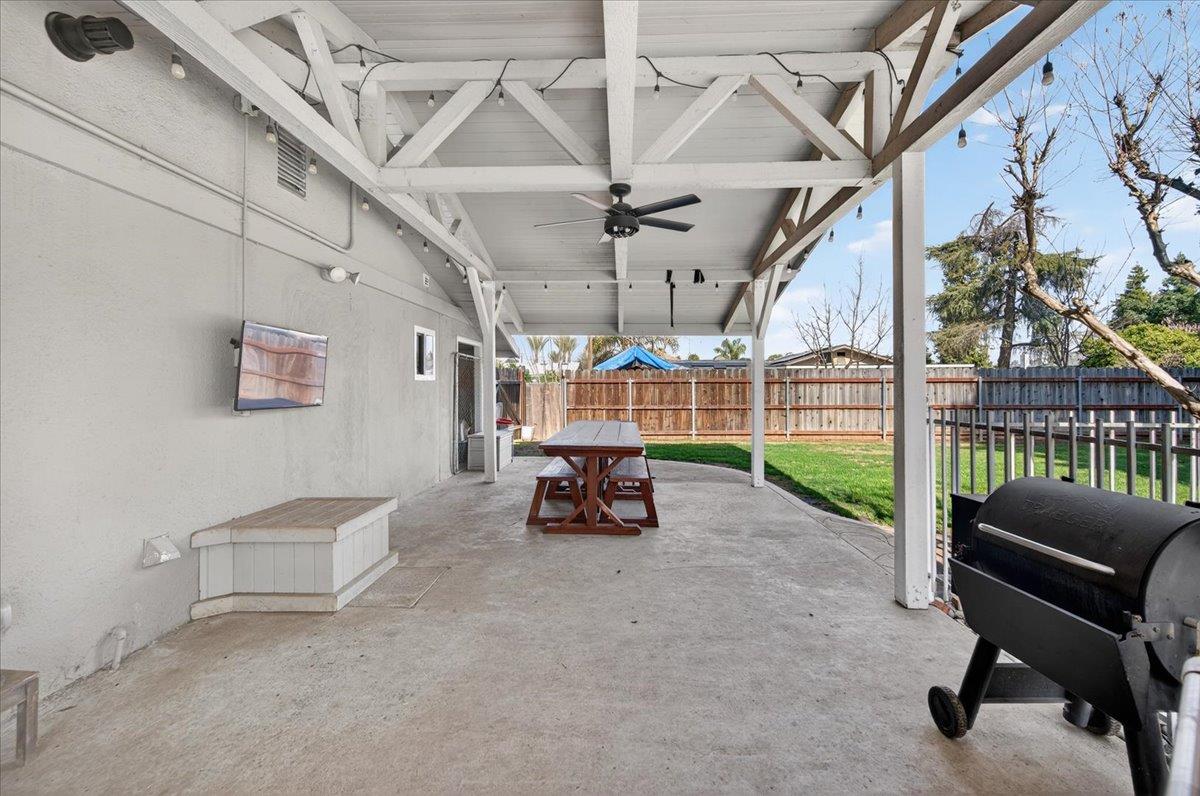 1544 N De Wolf Ave, Fresno, CA 93737