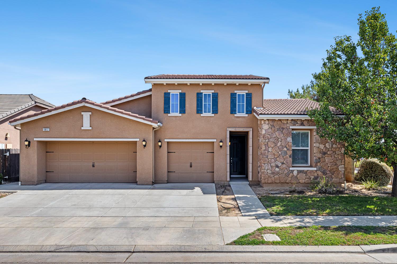 10612 N Dearing Ave, Fresno, CA 93730