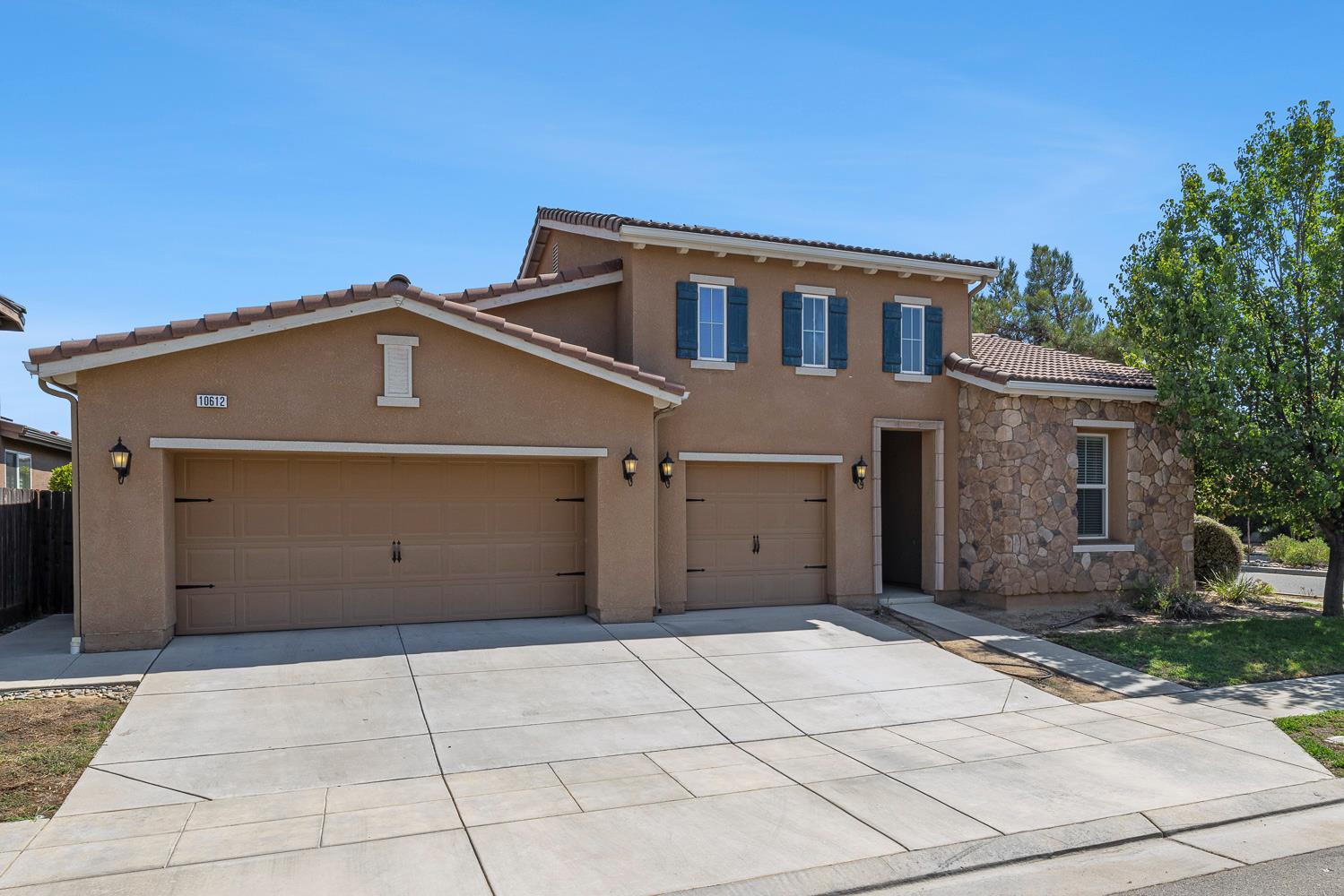 10612 N Dearing Ave, Fresno, CA 93730