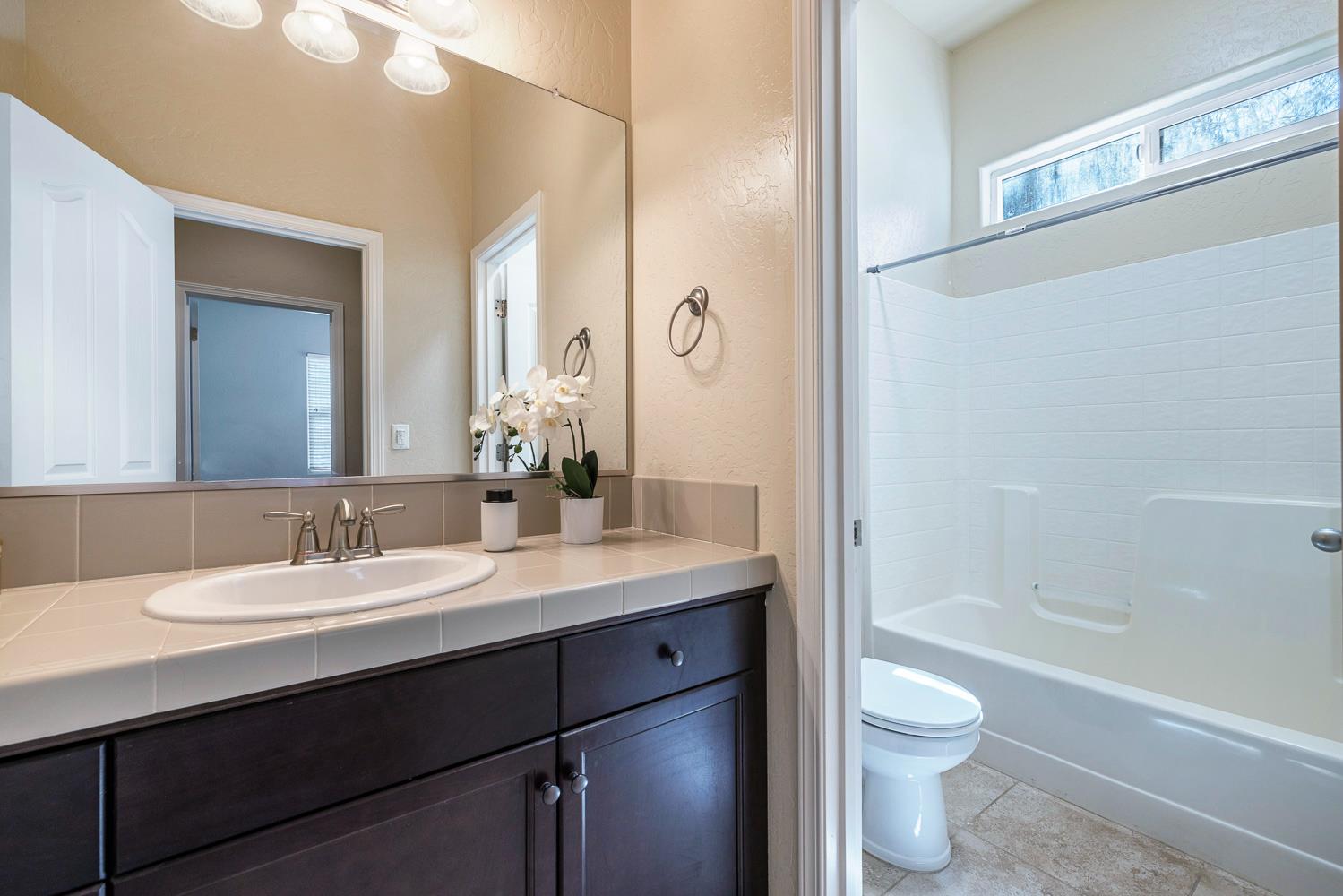 10612 N Dearing Ave, Fresno, CA 93730